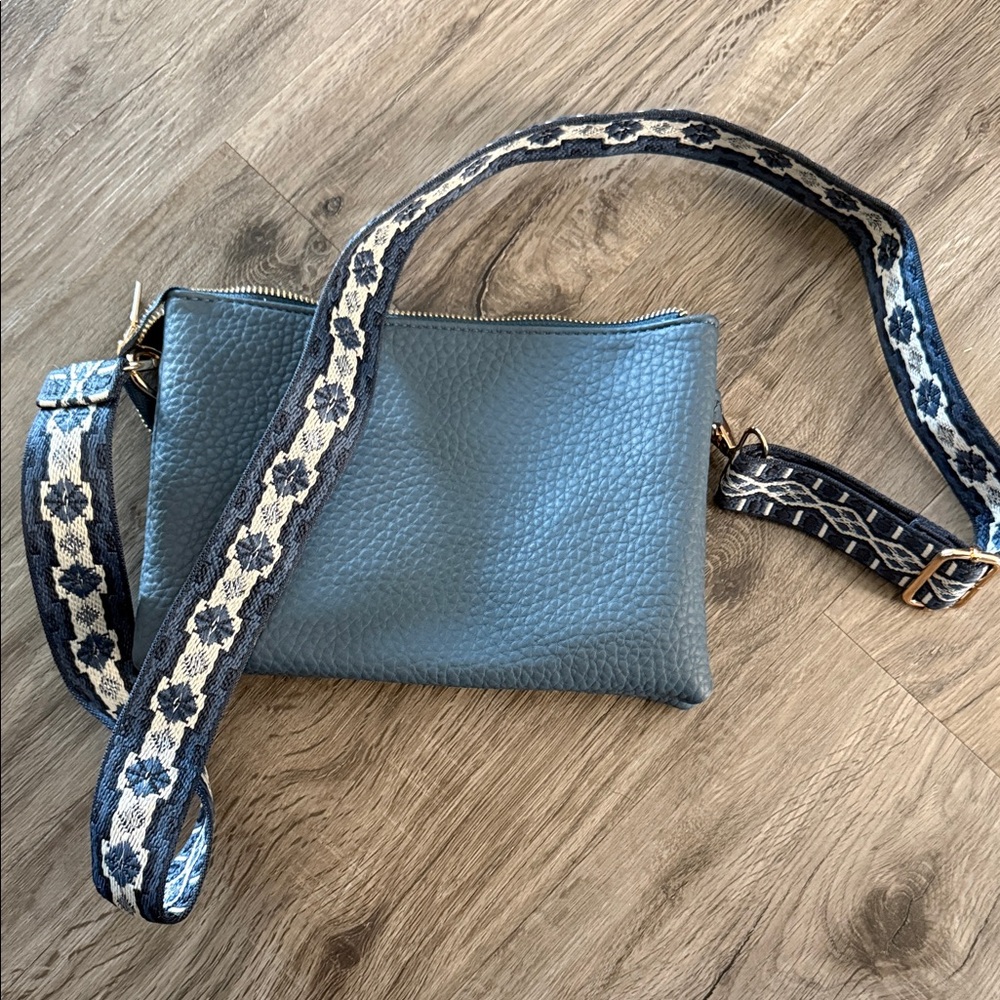 Jen & Co Izzy Vegan Leather Crossbody Bag